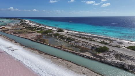 Karibische-Straße-Am-Kralendijk-In-Bonaire,-Niederländische-Antillen