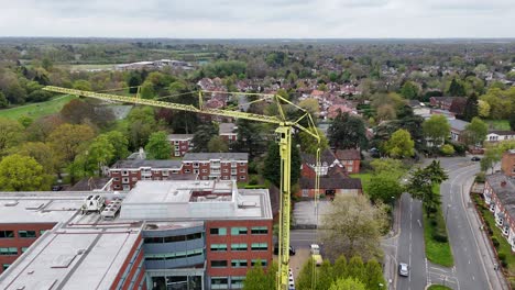 Grúa-Torre-Solihull-West-Midlands-Uk-Drone,-Toma-Panorámica-Aérea