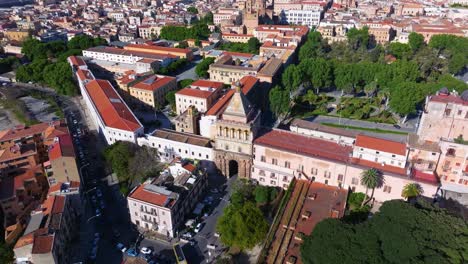 Cinemática-Toma-De-Drones-De-Porta-Nuova-En-Palermo,-Casco-Antiguo-De-Sicilia