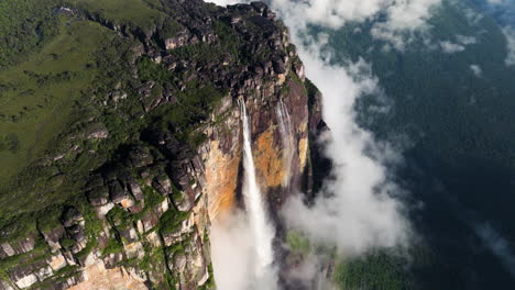 Auyan-tepui-Mountain-With-Angel-Falls-In-Canaima-National-Park,-Venezuela