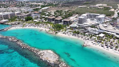 Mambo-Beach-In-Willemstad-In-Den-Niederlanden-Curaçao