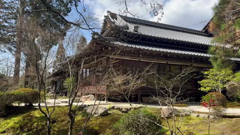 The-garden-and-the-Tenjuan-Buddhist-Temple,-Kyoto-Japan