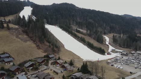 Les-Bekommt-Skigebiet-In-Schlechten-Schneebedingungen