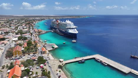 Karibikkreuzfahrt-In-Kralendijk-In-Bonaire,-Niederländische-Antillen