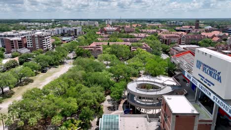 Luftaufnahme-Des-Footballstadions-Der-University-Of-Florida,-Das-Gainesville,-Florida,-Enthüllt