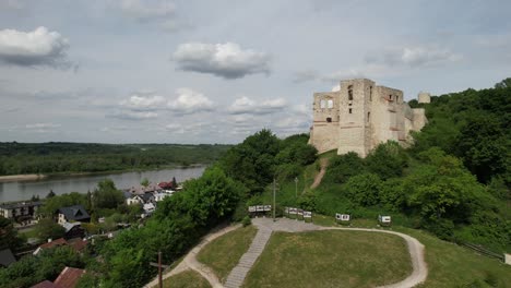 Ruins-of-a-Romanesque-castle-complex-with-viewing-terraces-and-an-observation-tower