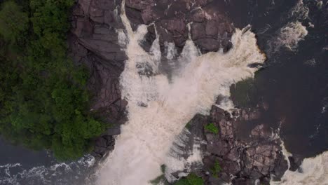 Birds-eye-view-video-of-the-lake-of-Canaima,-in-Venezuela,-flying-over-the-waterfalls