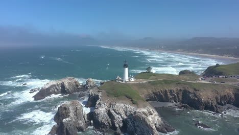 Faro-Principal-De-Yaquina-Newport-Costa-De-Oregon