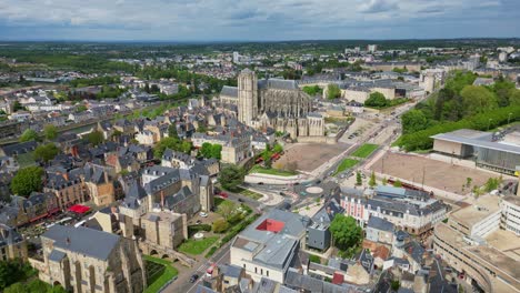 Cathedral-of-Saint-Julian-in-town-center,-Le-Mans-in-France
