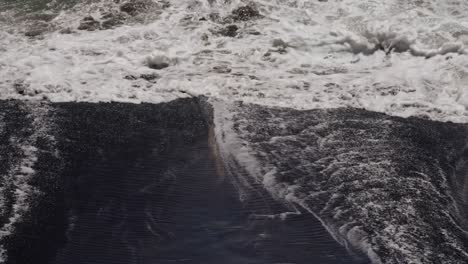 Primer-Plano-De-Las-Olas-En-La-Playa-De-Baja-California-Sur,-Cabo,-México.