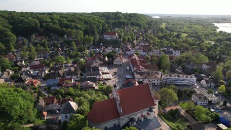 Market-Square-Old-Town-in-Kazimierz-Dolny