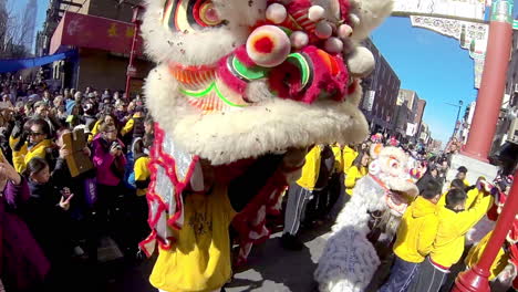 Chinatown-Celebra-El-Año-De-La-Serpiente-Bajo-La-Puerta-De-La-Amistad.