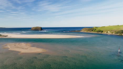 Minnamurra-River-and-Stack-Island,-NSW,-Australia