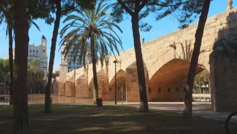 Puente-Del-Mar-Brücke-über-Die-Turia-Gärten-Im-Stadtzentrum-Von-Valencia-In-Spanien