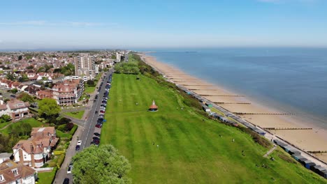 Rising-Drone-shot-showing-Frinton-on-Sea-in-Essex,-UK