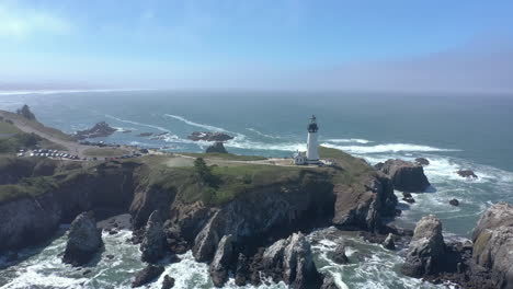 Faro-Principal-De-Yaquina-Newport-Costa-De-Oregon