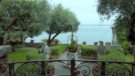 Discover-the-cultural-richness-of-Sirmione-on-Lake-Garda-with-its-villa,-statues,-and-historic-square