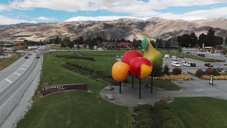 Die-Cromwell-Township-In-Central-Otago-Mit-Einer-Berühmten-Obststatue-In-Neuseeland