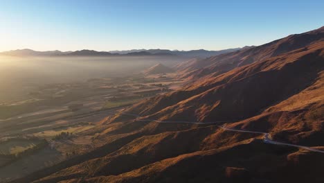 Spektakulärer-Sonnenuntergang-über-Der-Bergkette,-Neuseeländische-Landschaft