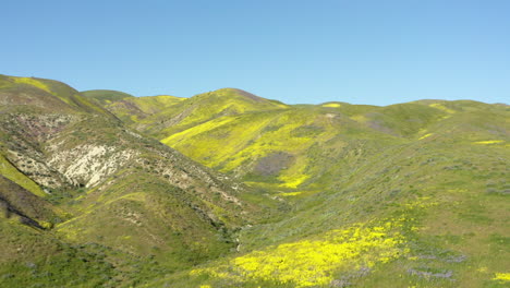 Picos-De-Montaña-En-Carrizo-Plains-Condado-De-San-Luis-Obispo,-California,-Disparo-Aéreo-De-Drones