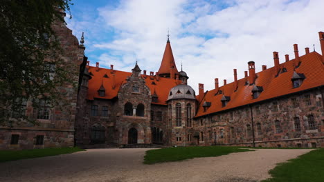 Palacio-Del-Siglo XIX-De-Estilo-Tudor