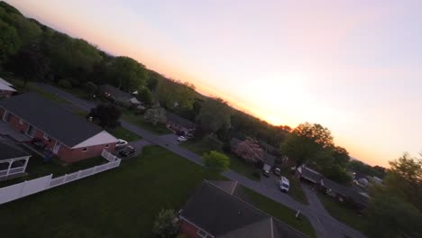 Smooth-drone-flight-over-villas-and-houses-in-suburb-neighborhood-in-United-States-during-golden-sunset