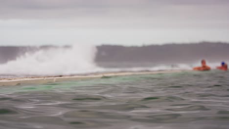 Baños-Oceánicos-De-Merwether,-Nueva-Gales-Del-Sur,-Australia