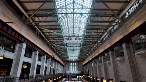 Blick-Auf-Die-Strukturellen-Stützen-Der-Dachdecke-Im-Inneren-Der-Turbinenhalle-Im-Kraftwerksgebäude-Von-Battersea