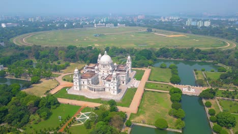 Aerial-view-of-Victoria-Memorial-is-a-large-marble-monument-on-the-Maidan-in-Central-Kolkata