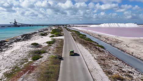 Karibische-Straße-Am-Kralendijk-In-Bonaire,-Niederländische-Antillen