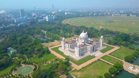 Vista-Aérea-Del-Victoria-Memorial-Es-Un-Gran-Monumento-De-Mármol-En-El-Maidan-En-El-Centro-De-Kolkata