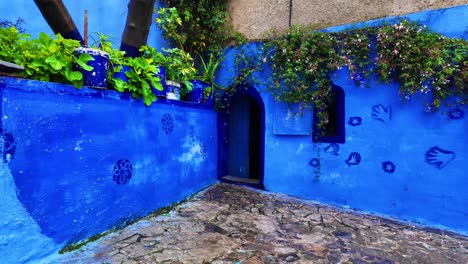 Haus-Mit-Blauer-Fassade-In-Der-Stadt-Chefchaouen-In-Marokko,-Schöne-Touristische-Stadt-In-Nordafrika