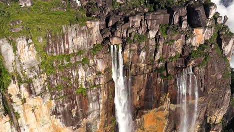 Vista-Aérea-Del-Salto-Ángel-En-El-Parque-Nacional-Canaima,-Bolívar,-Venezuela