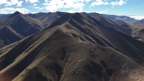 High-mountain-peaks-in-Lindis-Pass,-New-Zealand-alpine-scenery,-sunny-day