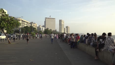 Tourists-at-Marine-Drive-in-the-evening