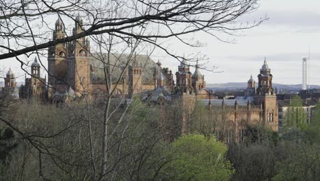 Static-Nature-Foreground-Kelvingrove-Art-Gallery-and-Museum