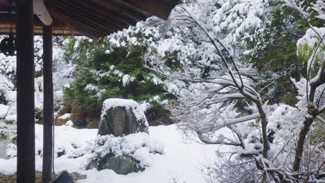 Snowy-Garden-in-Japanese-Ryokan-Style-Inn,-Zen-Relaxation-Space-in-Winter