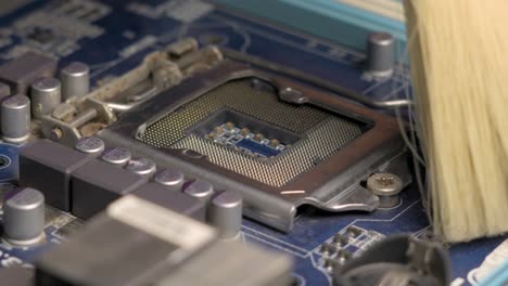 CEALING-COMPUTER-INETERNAL-COMPONENT-MOTHERBOARD-PROSSESOR-SLOT-CLOSE-UP