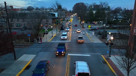 Lititz,-Pennsylvania-Während-Der-Weihnachtszeit-In-Der-Abenddämmerung