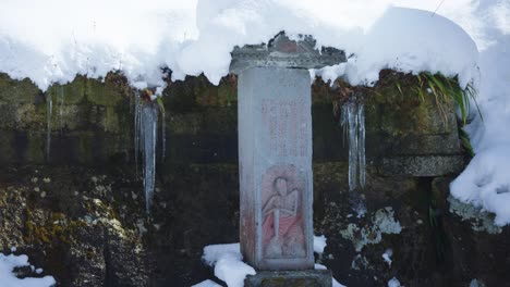 Estatua-De-Yamabushi-De-Practicantes-Ermitaños-Ascetas-De-Shugendo-En-Yamadera,-Japón.