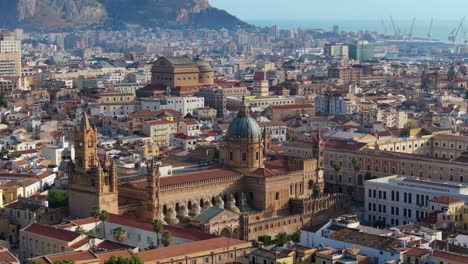 Palermo,-Horizonte-De-La-Ciudad-De-Sicilia---Catedral-De-Palermo-Y-Teatro-Massimo-Desde-Arriba