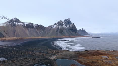 Magnificent-view-of-Vestrahorn-mountain-above-black-sand-sea-beach