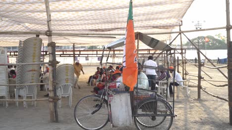BJP-Flagge-Auf-Handicap-Rikscha-Während-Des-Bhartiya-Janta-Partei-Lok-Sabha-Wahlkampfs-Des-Indischen-Premierministers-Narendra-Modi