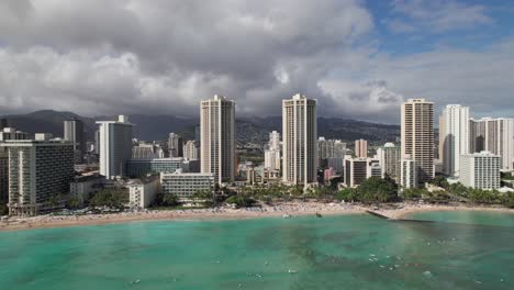 Honolulu,-Hawaii,-Frente-A-La-Playa-De-Waikiki,-Vista-Aérea,-4k