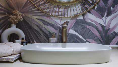 En-Suite-Bathroom-With-Tropical-Wallpapers-And-Ceramic-Sink