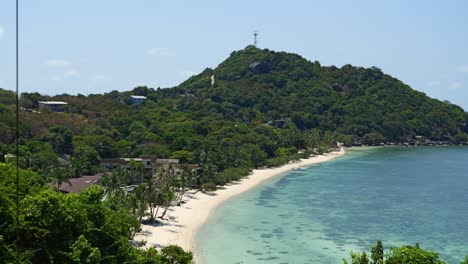 Filmische-Enthüllung-Eines-Atemberaubenden-Strandes-Auf-Einer-Tropischen-Insel