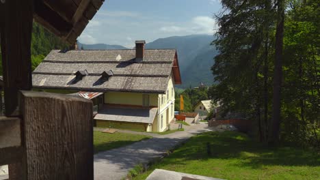 Hallstatt-Salzbergwerk-Gebäude,-Das-Noch-Funktioniert