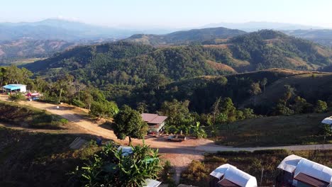 Der-Pawai-Campingplatz,-Eingebettet-In-Die-üppige-Landschaft-Thailands,-Bietet-Einen-Ruhigen-Rückzugsort-Für-Naturliebhaber-Und-Abenteuerlustige-Gleichermaßen