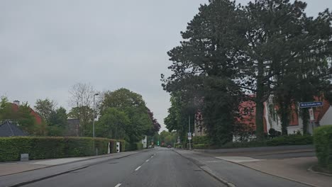 POV-Fahrt-In-Der-Innenstadt