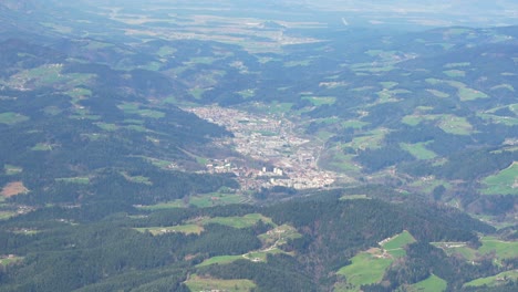 Perspectiva-Aérea-De-La-Ciudad-Desde-La-Ventana-Del-Avión